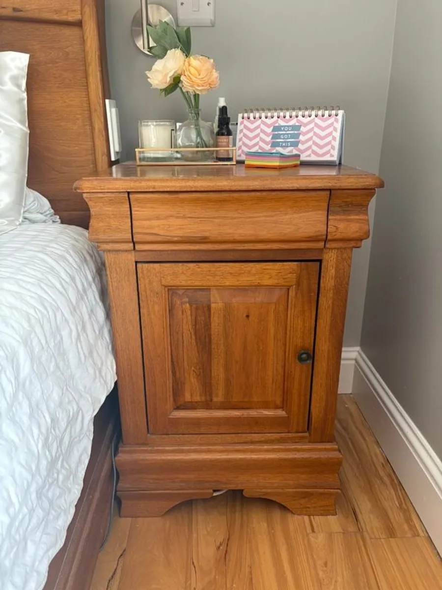 Superking Sleigh Bed - 6ft superking bed, lockers, dresser - Image 4