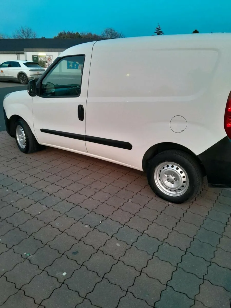 Van - Image 2