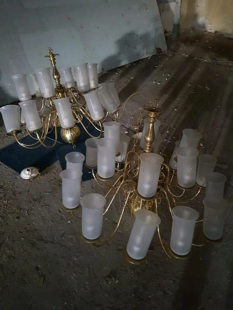 Large brass chandeliers pair - Image 1