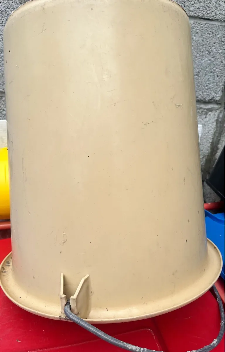 Two big buckets - Image 2