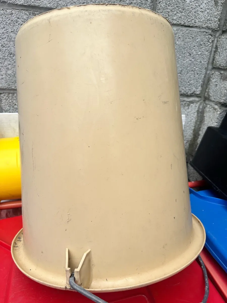 Two big buckets - Image 4