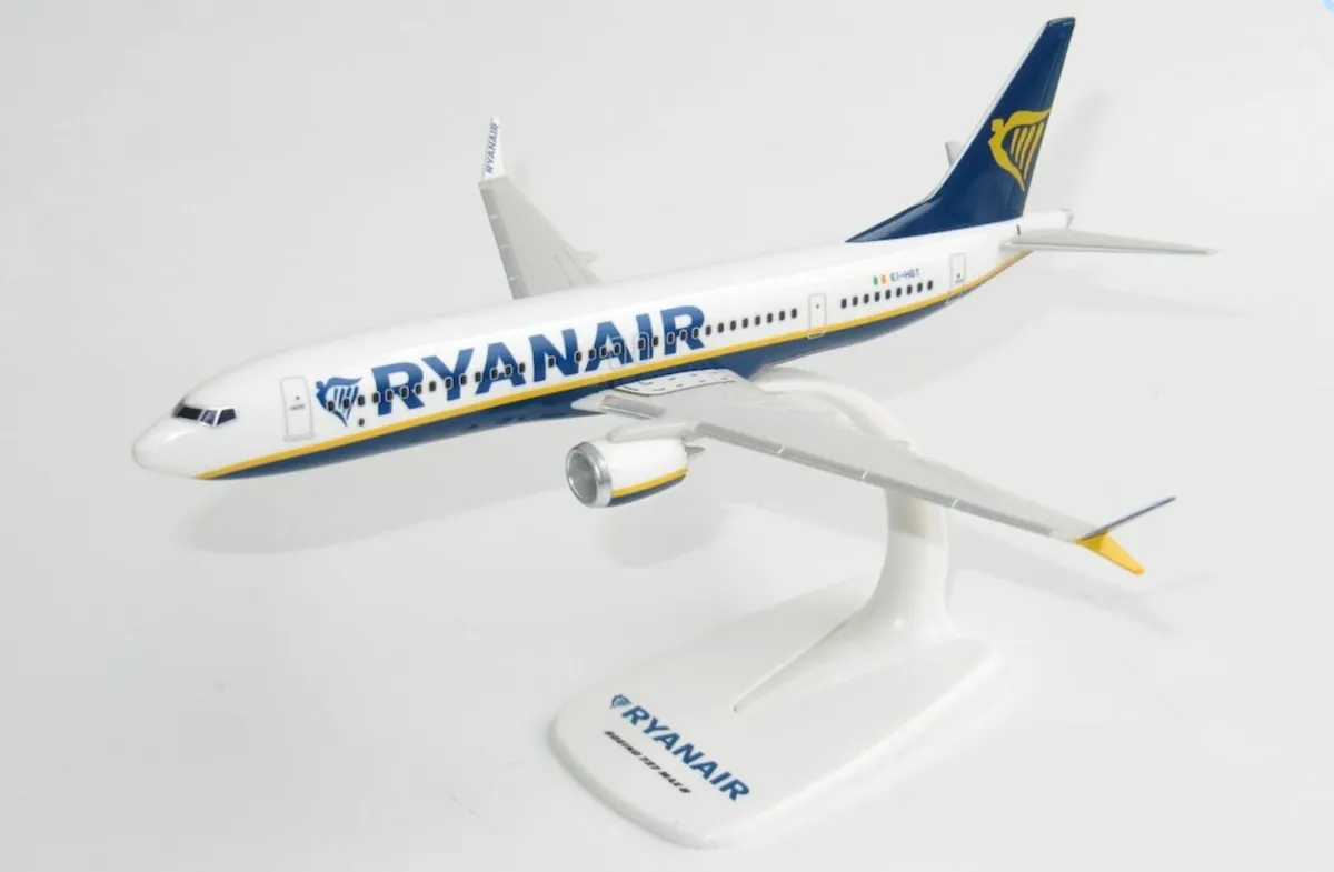 Boeing 737 MAX 8 Ryanair EI-HGT - Image 4