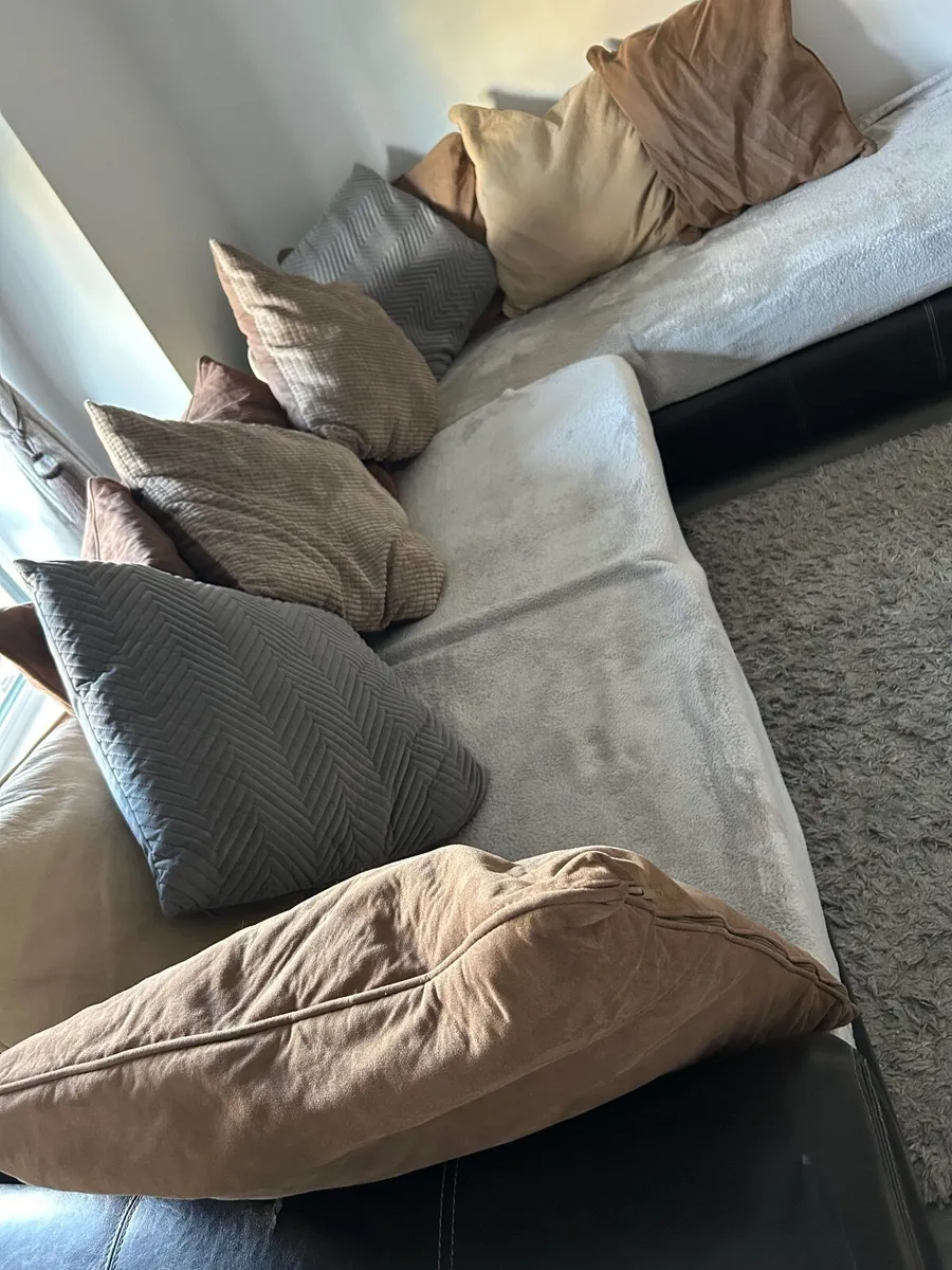 Couch - Image 4