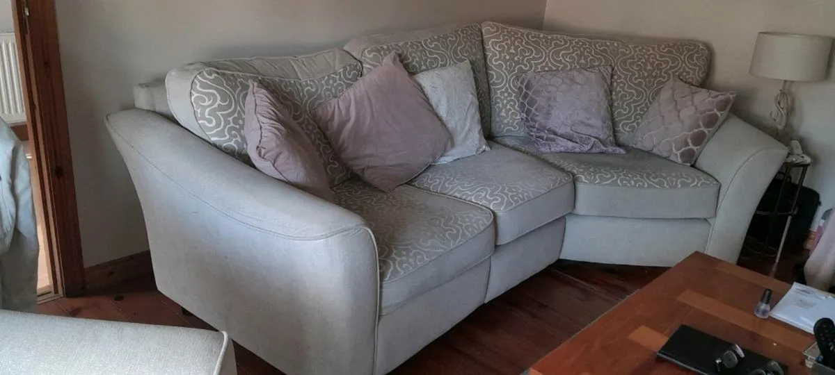 Sofa and 2 chairs - Image 2
