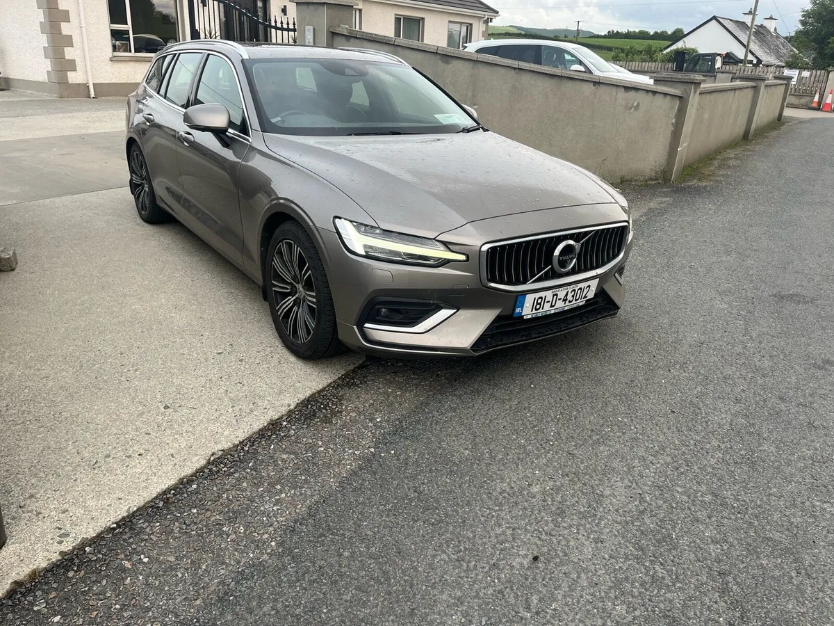 Volvo v40 2018 - Image 1