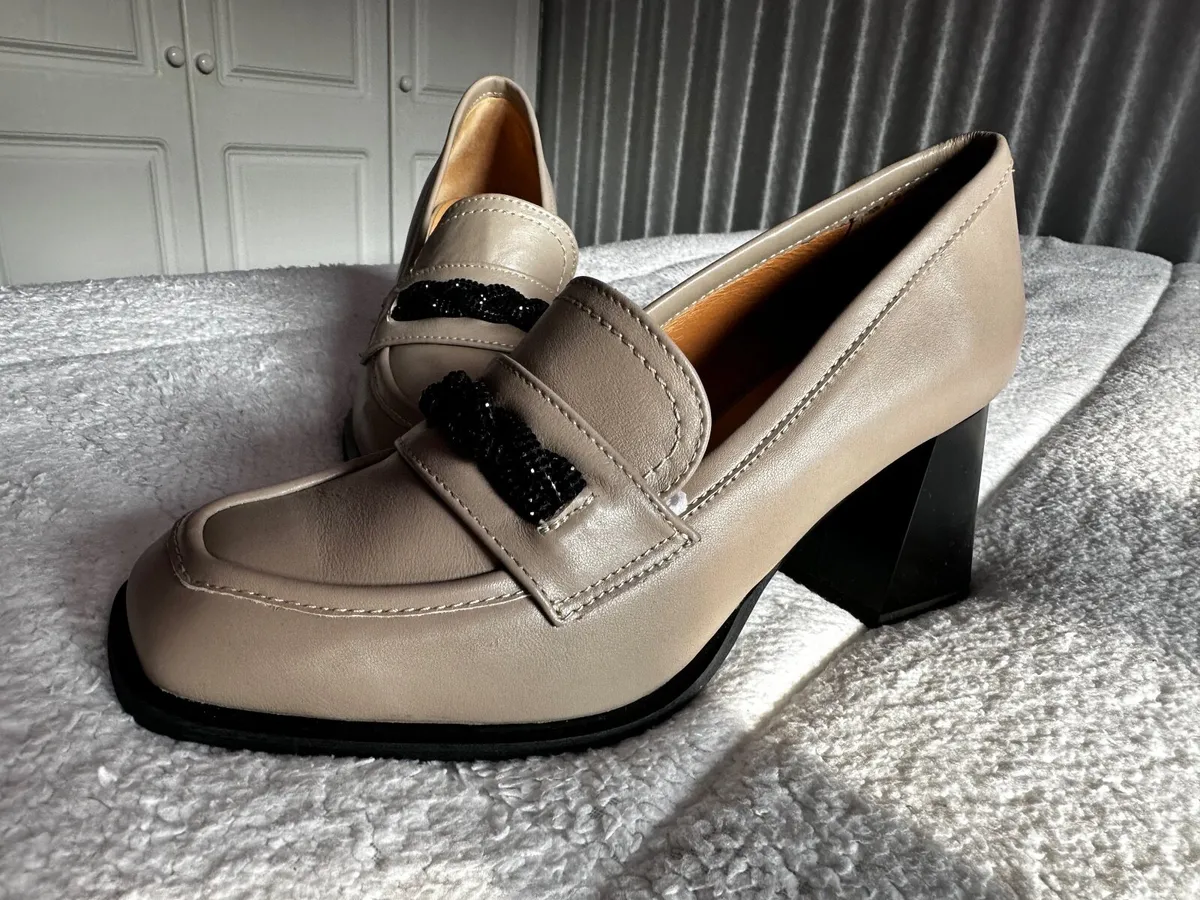 Leather ladies shoes - Image 1