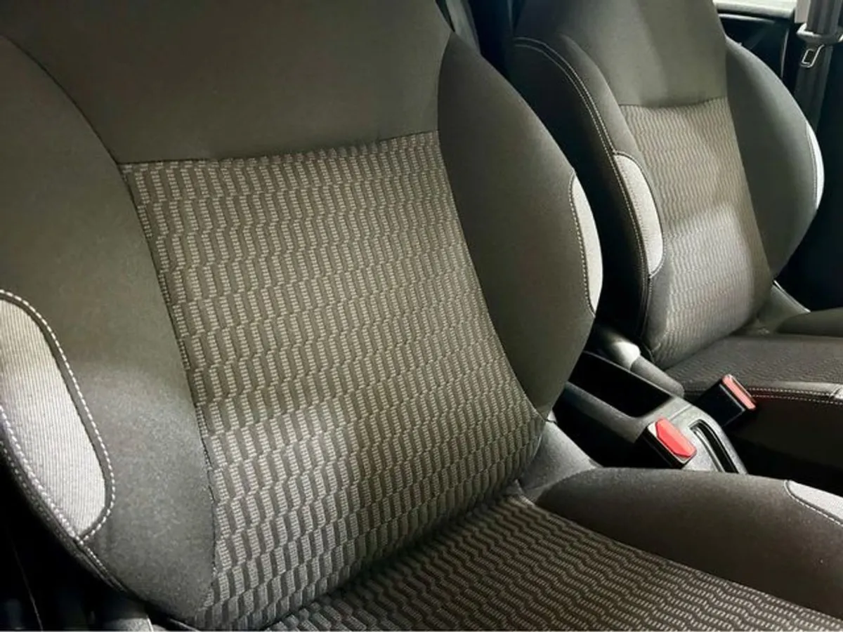 Peugeot 208 1.2 Automatic - Image 3