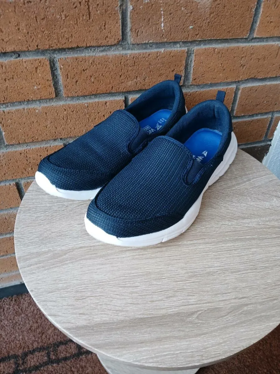 Gents casual slip on shoes size 43. - Image 2