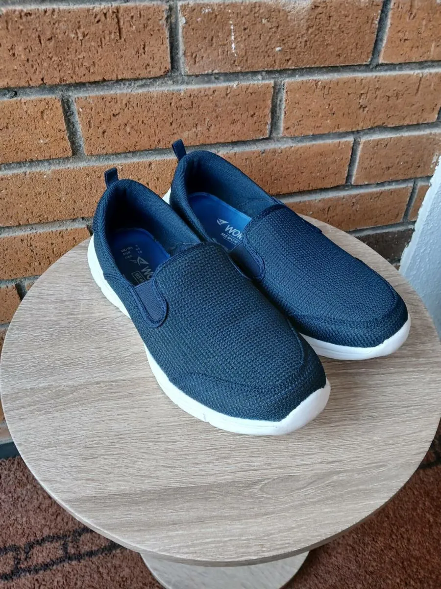 Gents casual slip on shoes size 43. - Image 3
