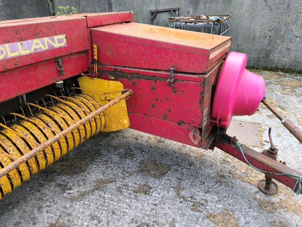 NEW HOLLAND 370. Square baler - Image 2