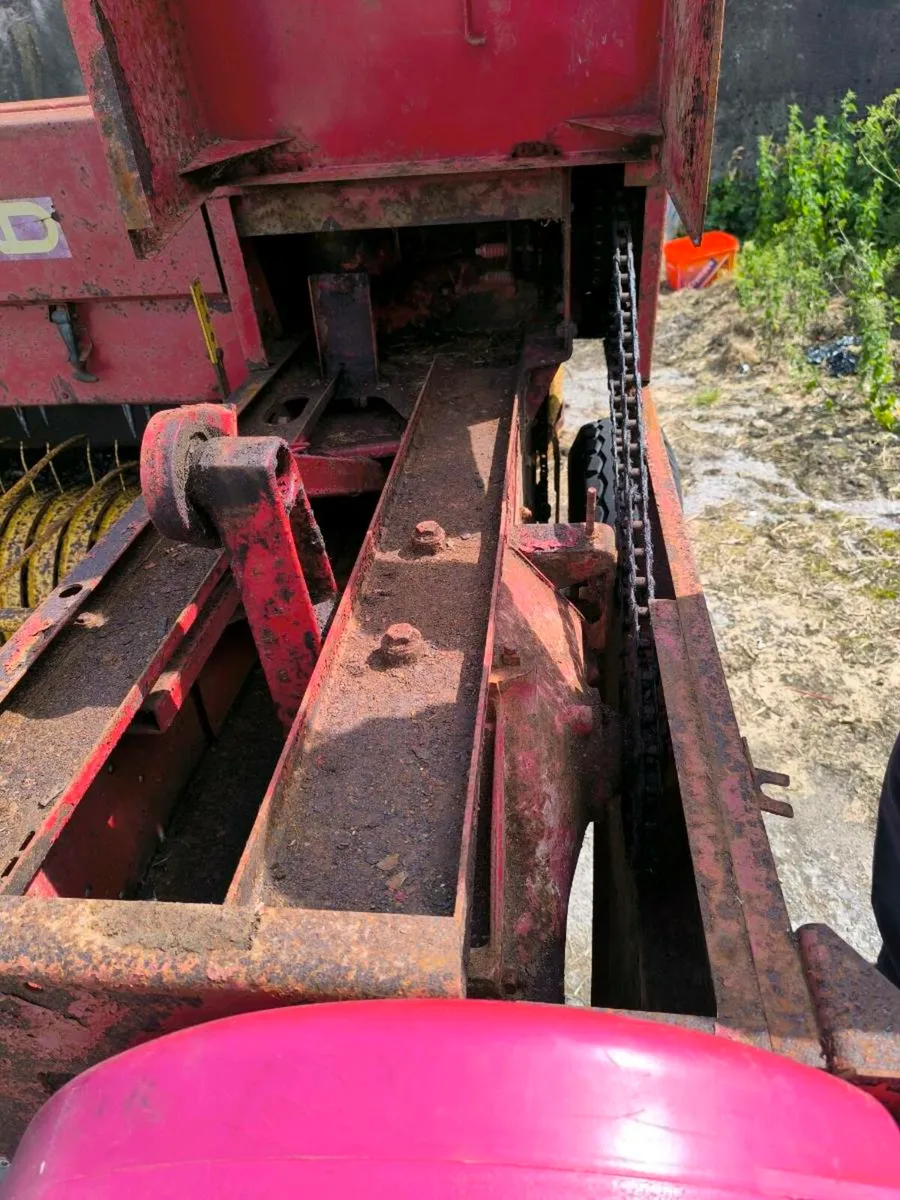 NEW HOLLAND 370. Square baler - Image 4