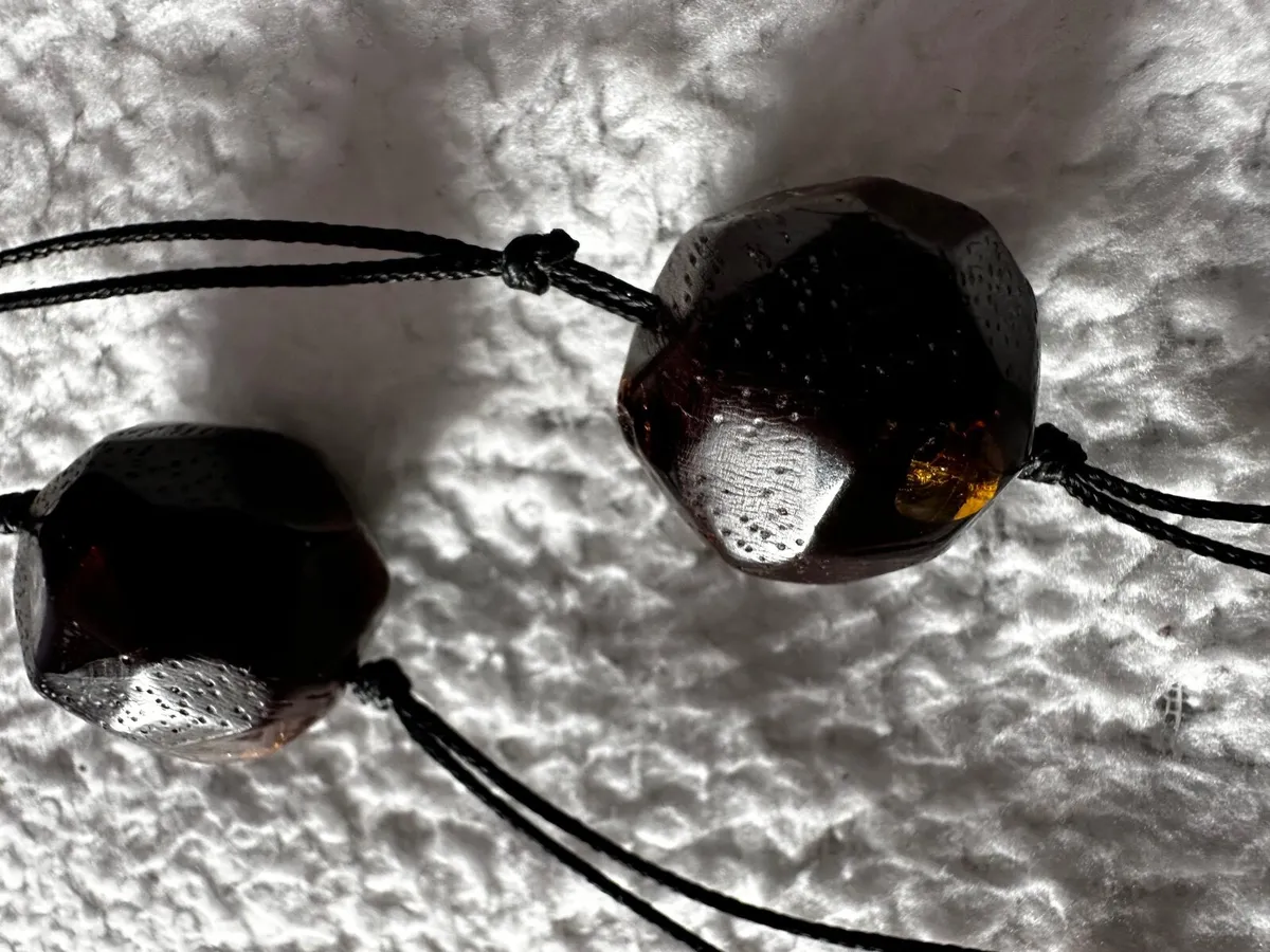 Amber wood and silk necklace - Image 1