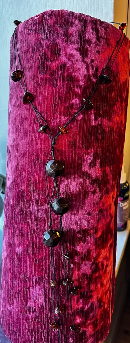Amber wood and silk necklace - Image 3