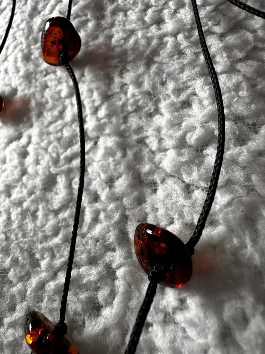 Amber wood and silk necklace - Image 4