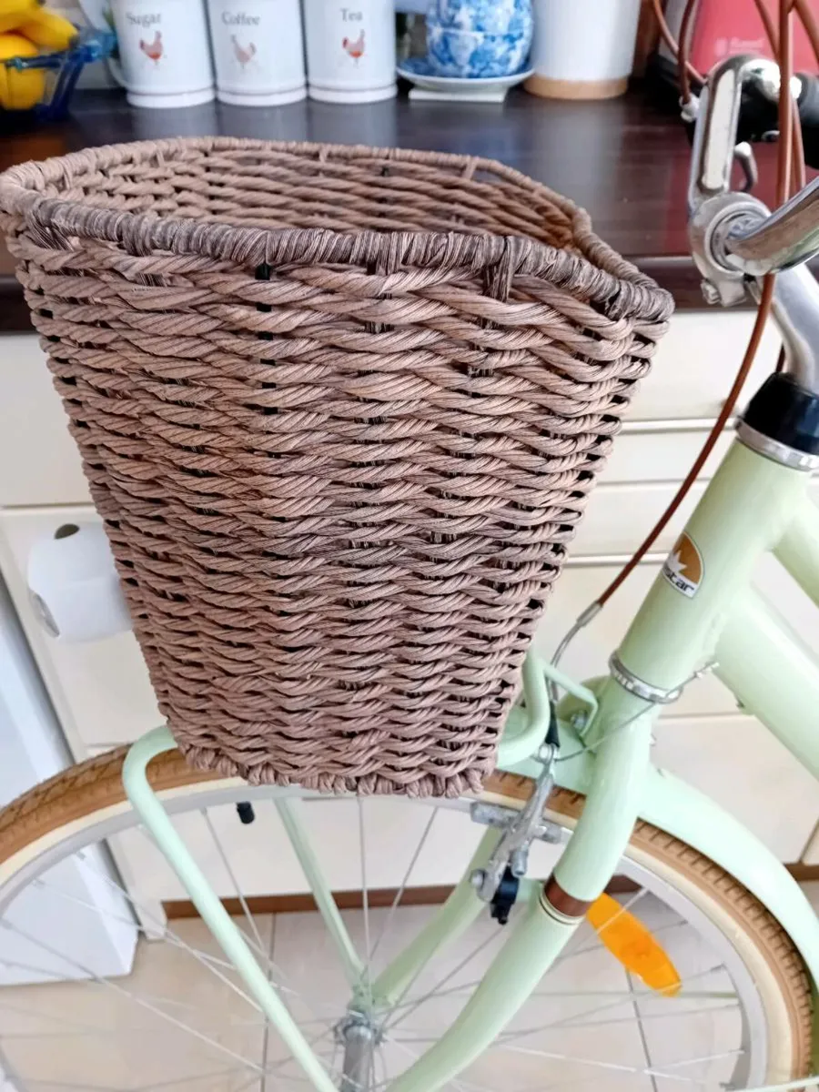 LADIES BICYCLE NEW 28 INCH WHEELS - Image 1