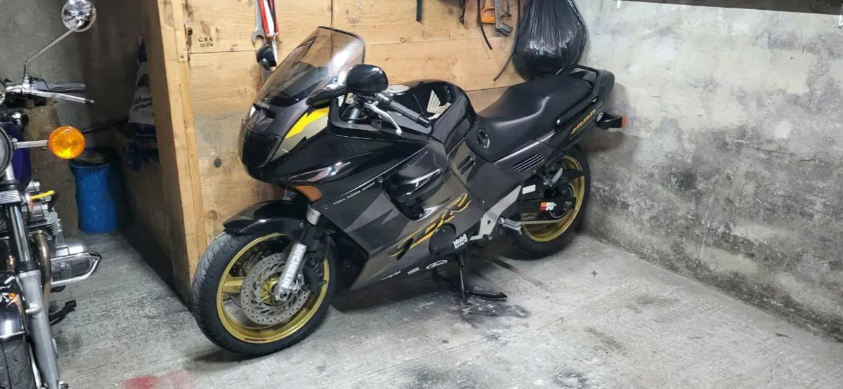 READVERTISED 1999 honda CBR1000F - Image 3