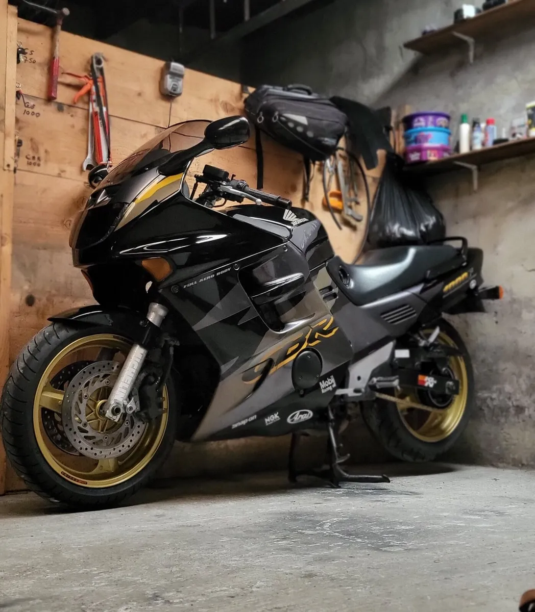 READVERTISED 1999 honda CBR1000F - Image 2