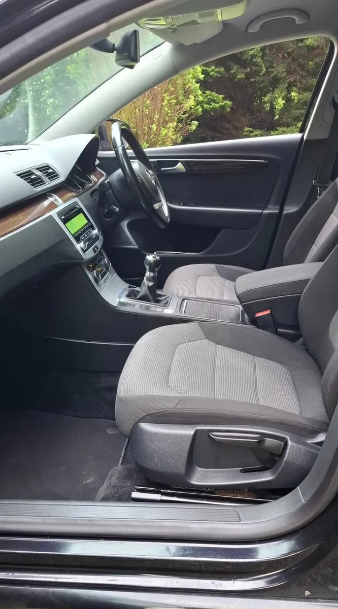 12 VW Passat. , MINT,    NCT 2/26 - Image 2