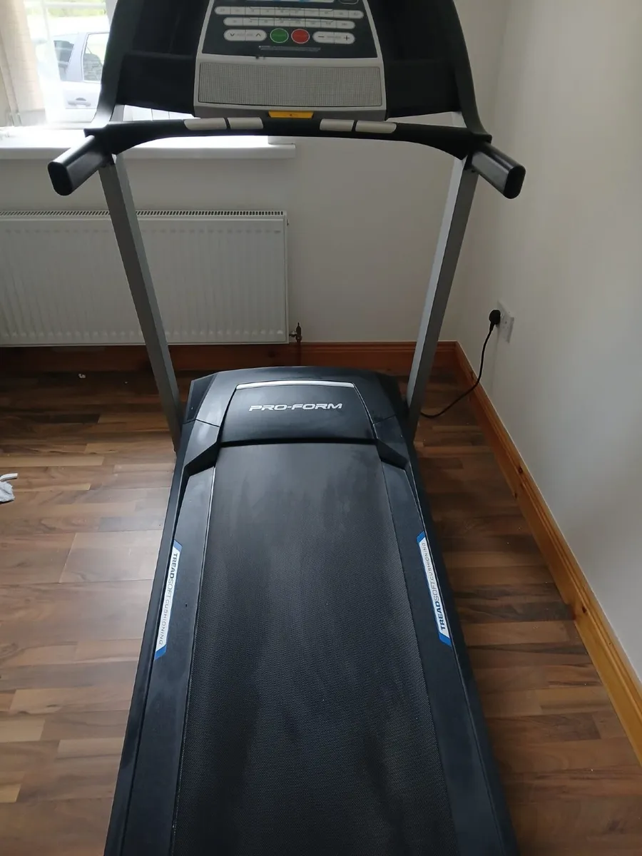 ProForm 520 ELT Treadmill - Image 3