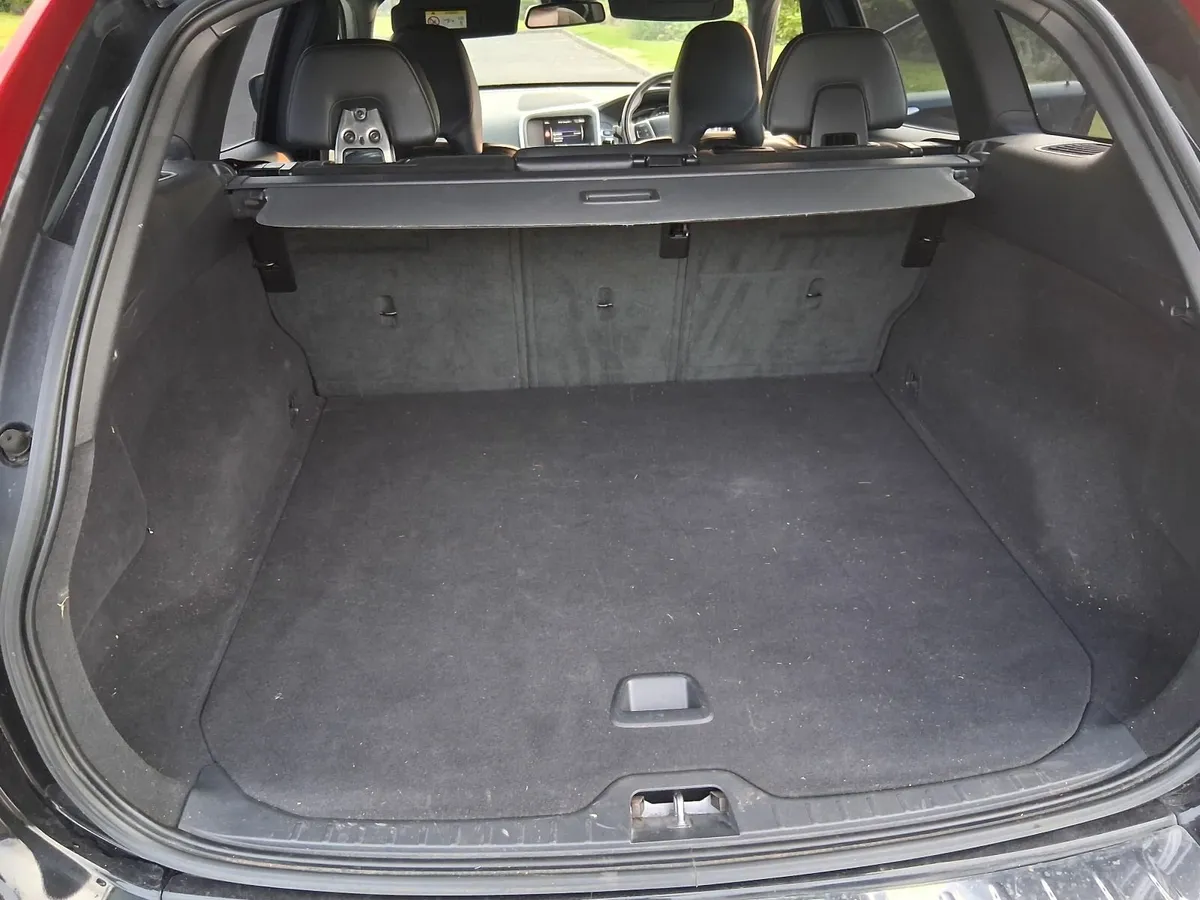 VOLVO XC60 D4 R DESIGN LUX NAV 2017 - Image 3