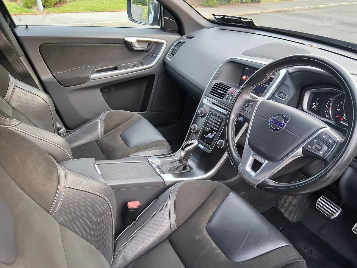 VOLVO XC60 D4 R DESIGN LUX NAV 2017 - Image 4
