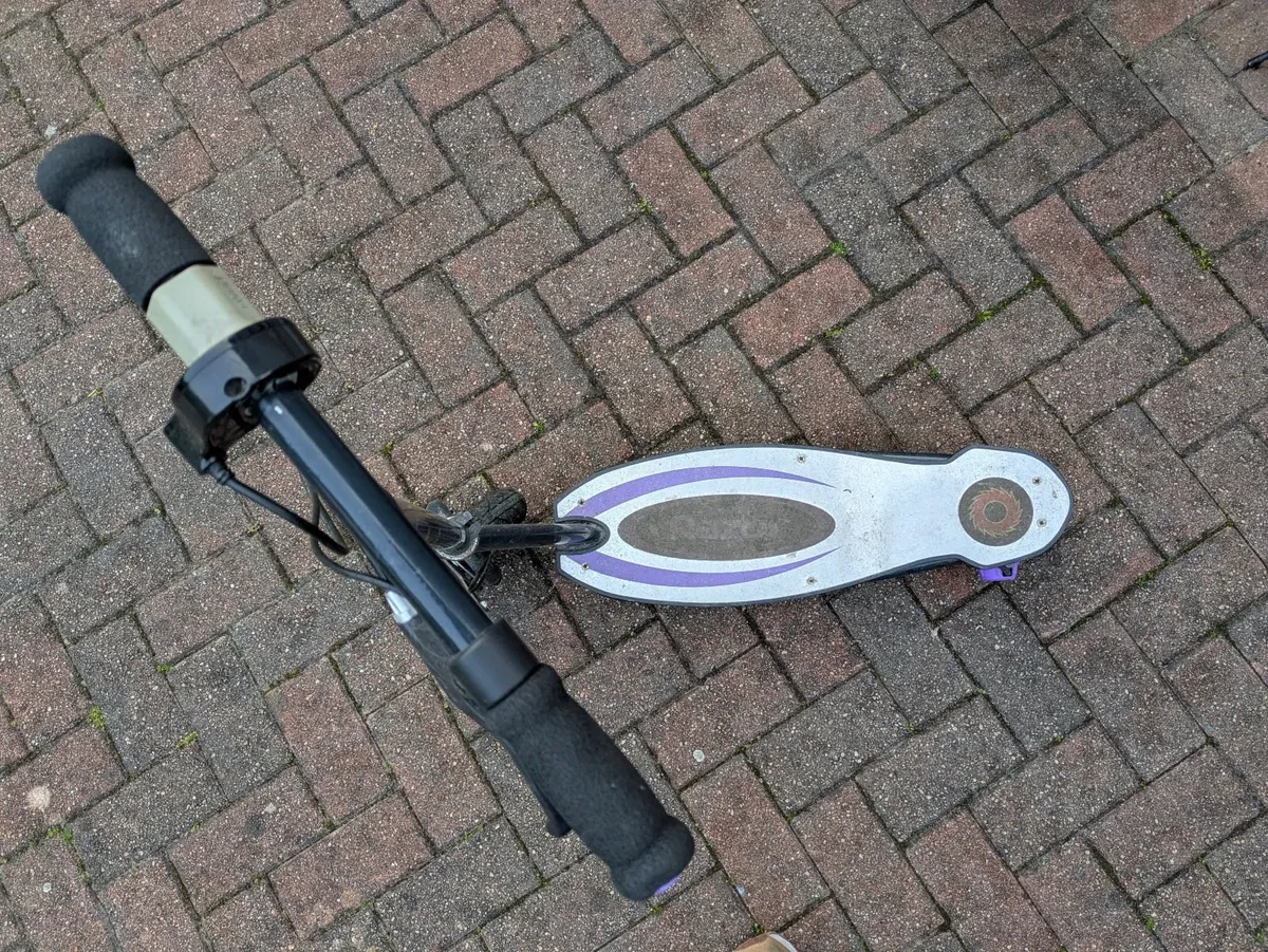 Razor Core E100 Electric scooter - Image 2