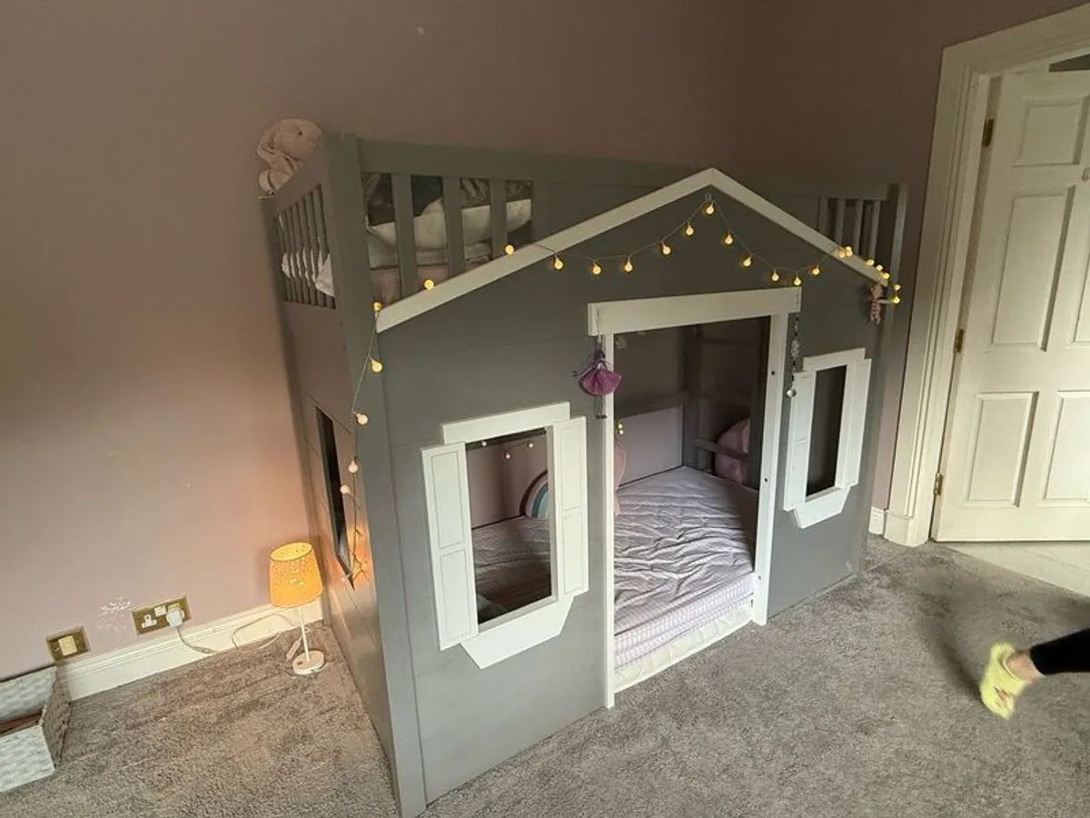 Kids' high bed with playhouse - Image 1