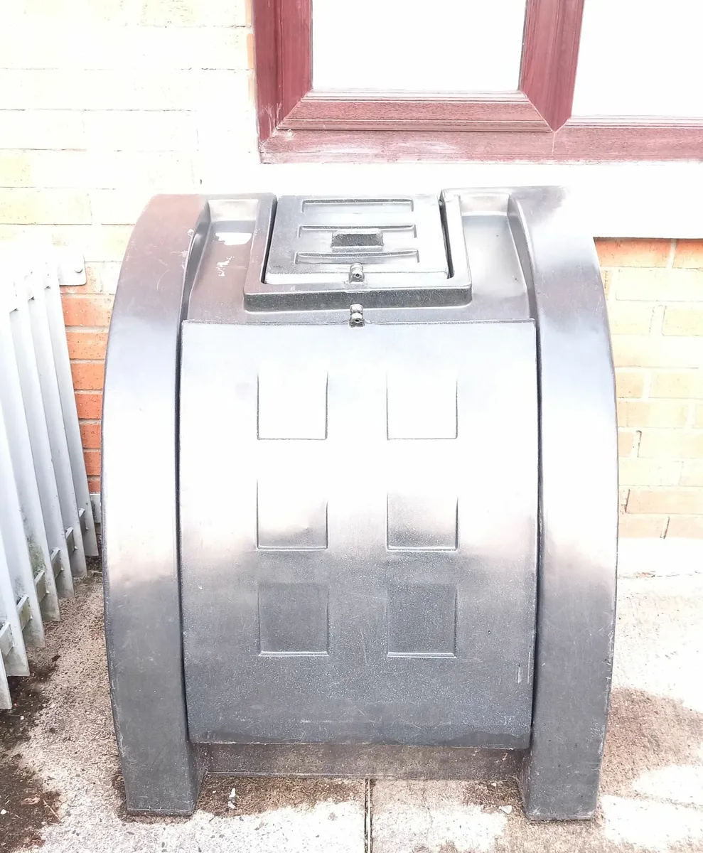 Fuel bunker & garden dry storage box - Image 1