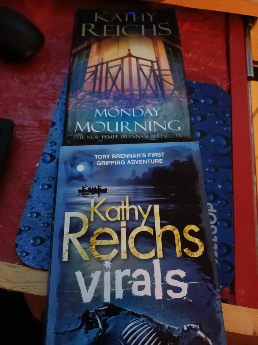 Kathy Reichs 4 books - Image 1