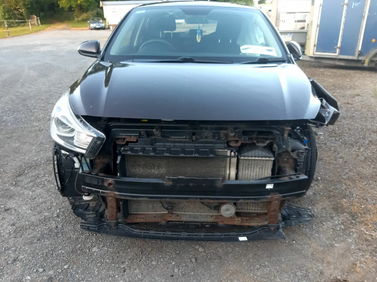 Damaged Car - Image 4