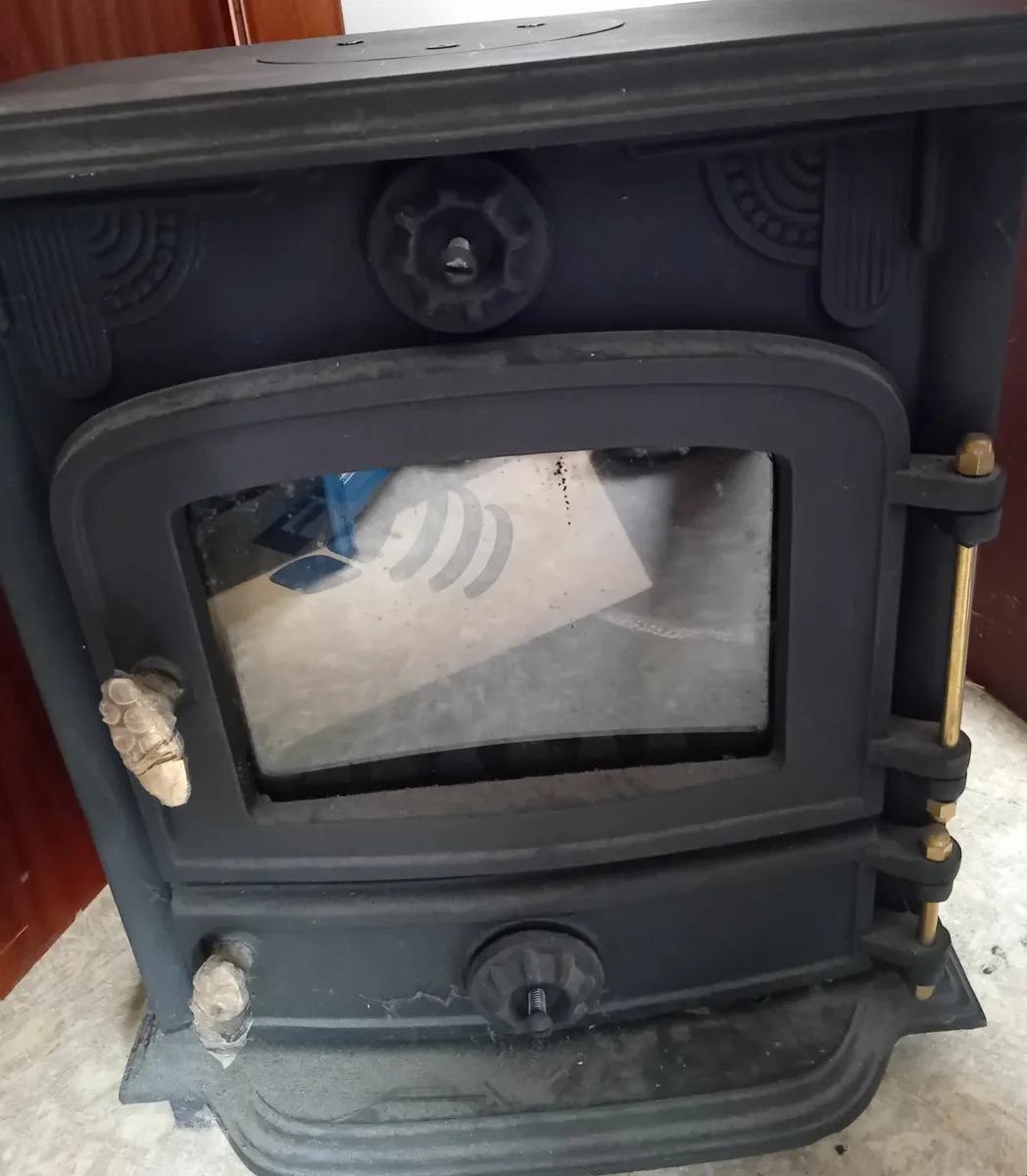 Solid fuel stove - Image 1