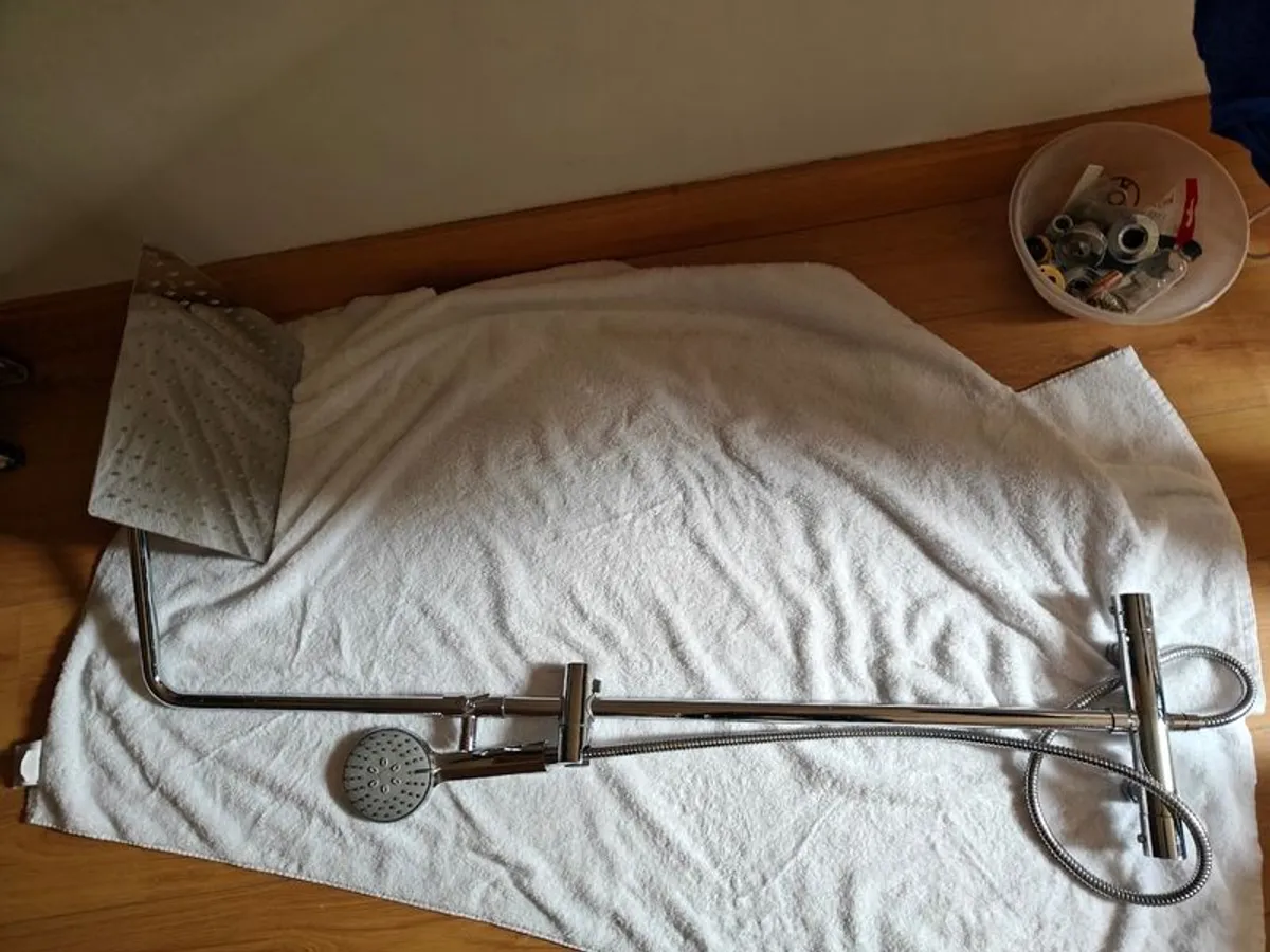 Aquella Aqua Luca Drench T-bar Exposed high pressure thermostatic shower with upgraded wide headShower - Image 3