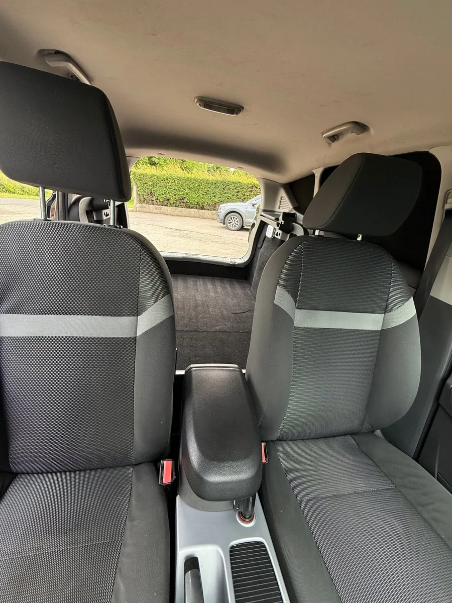 Ford Kuga 2010 - Image 4