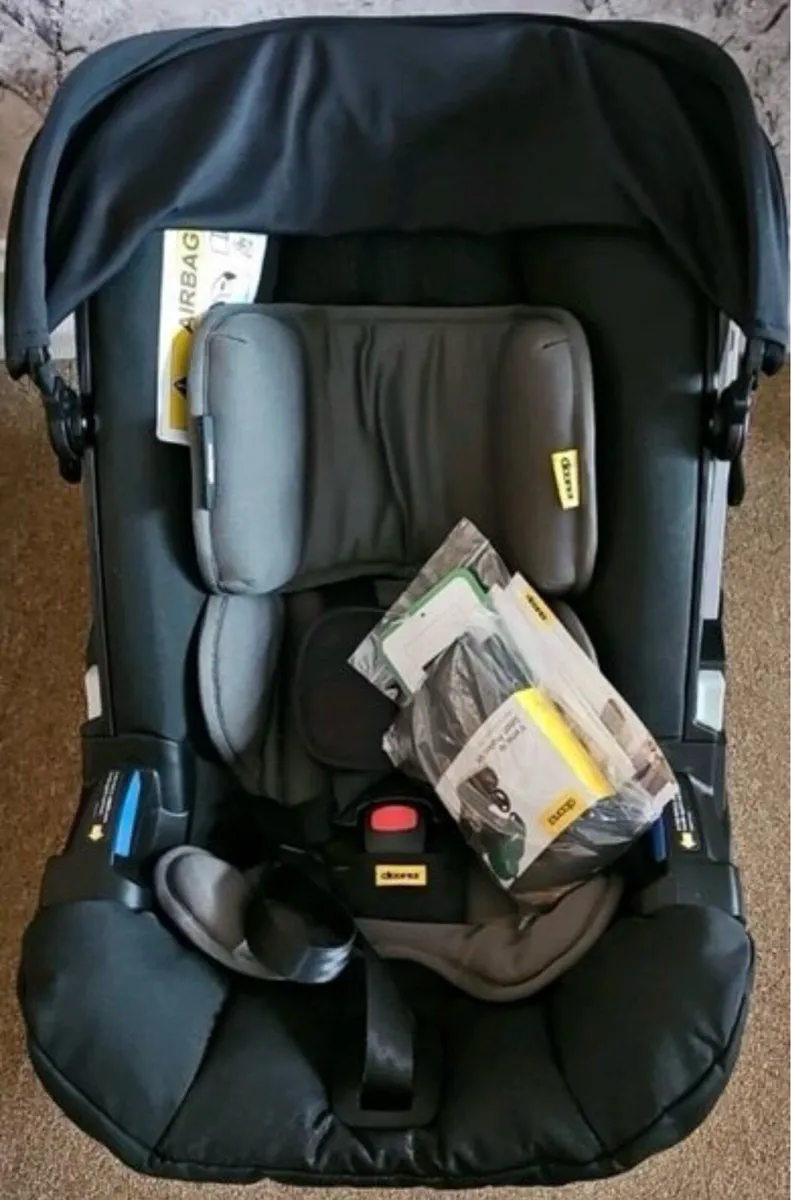 DOONA Car seat Stroller Expires 2030 Brand New - Image 1