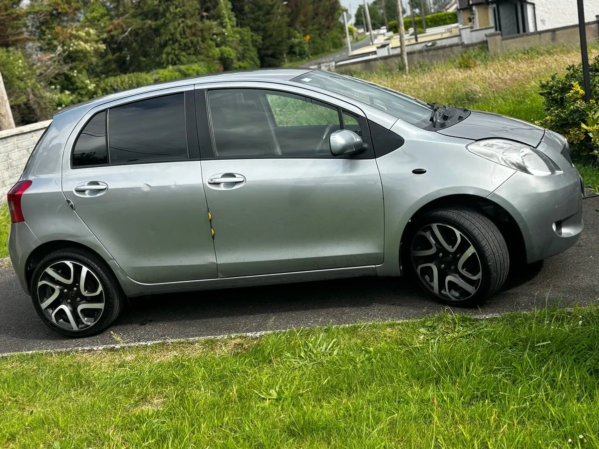 TOYOTA YARIS - Image 3