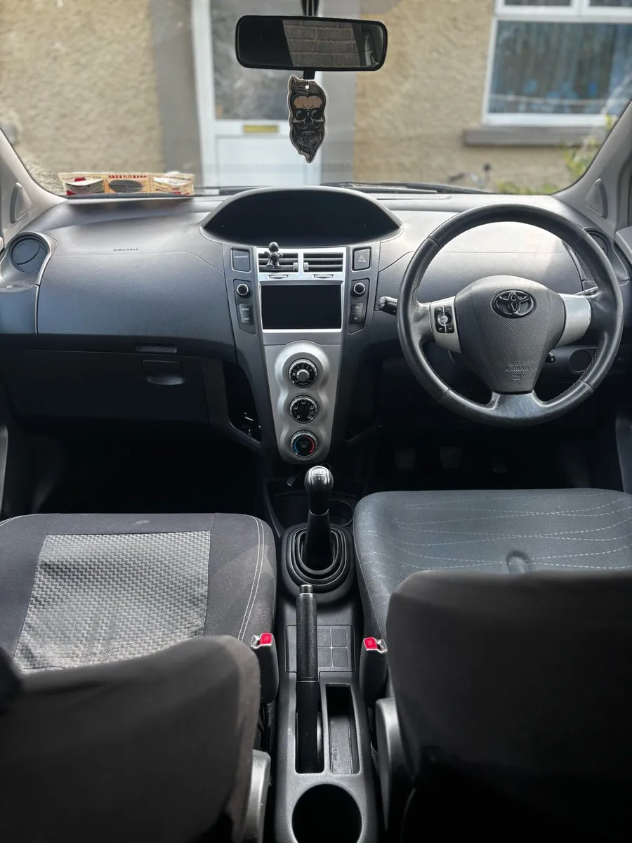 TOYOTA YARIS - Image 4