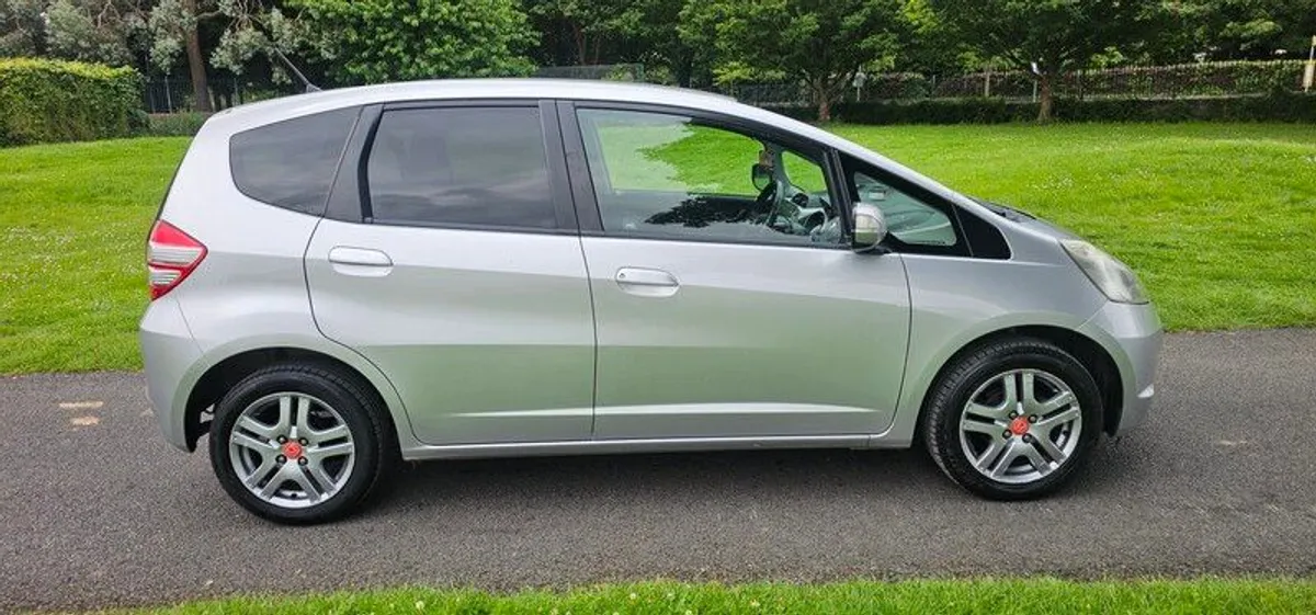 2010 Honda Fit Automatic - Image 4