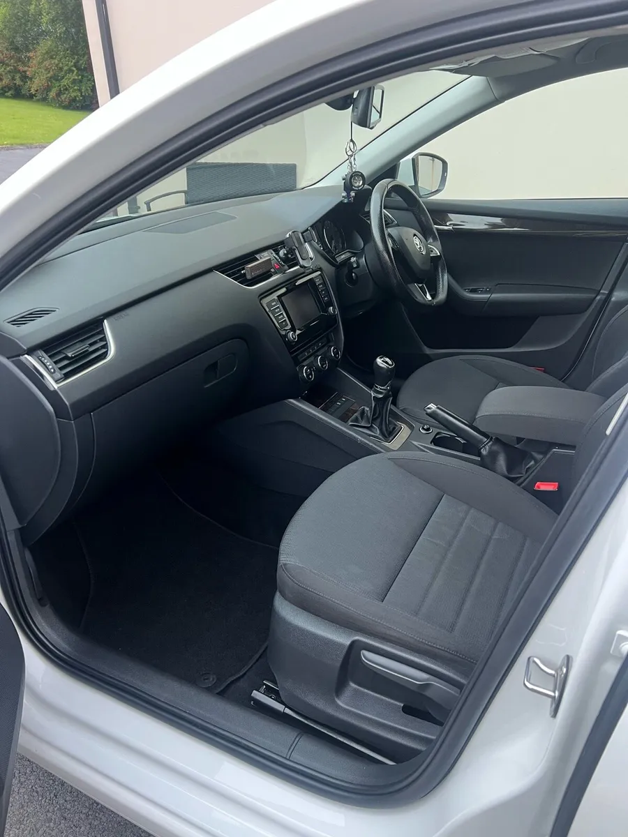 151 Skoda Octavia - Image 4