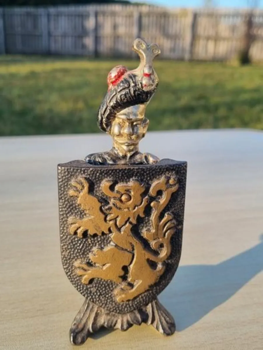 Vintage Cast Iron Scottish Guard & Shield - Image 1