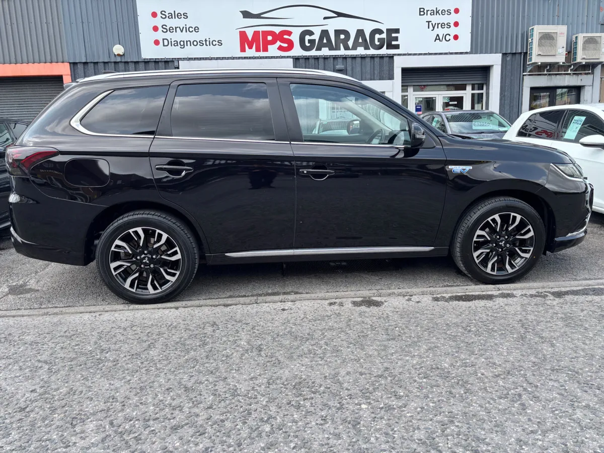 2016 Mitsubishi Outlander PHEV 2.0L MIVEC 4WD - Image 1