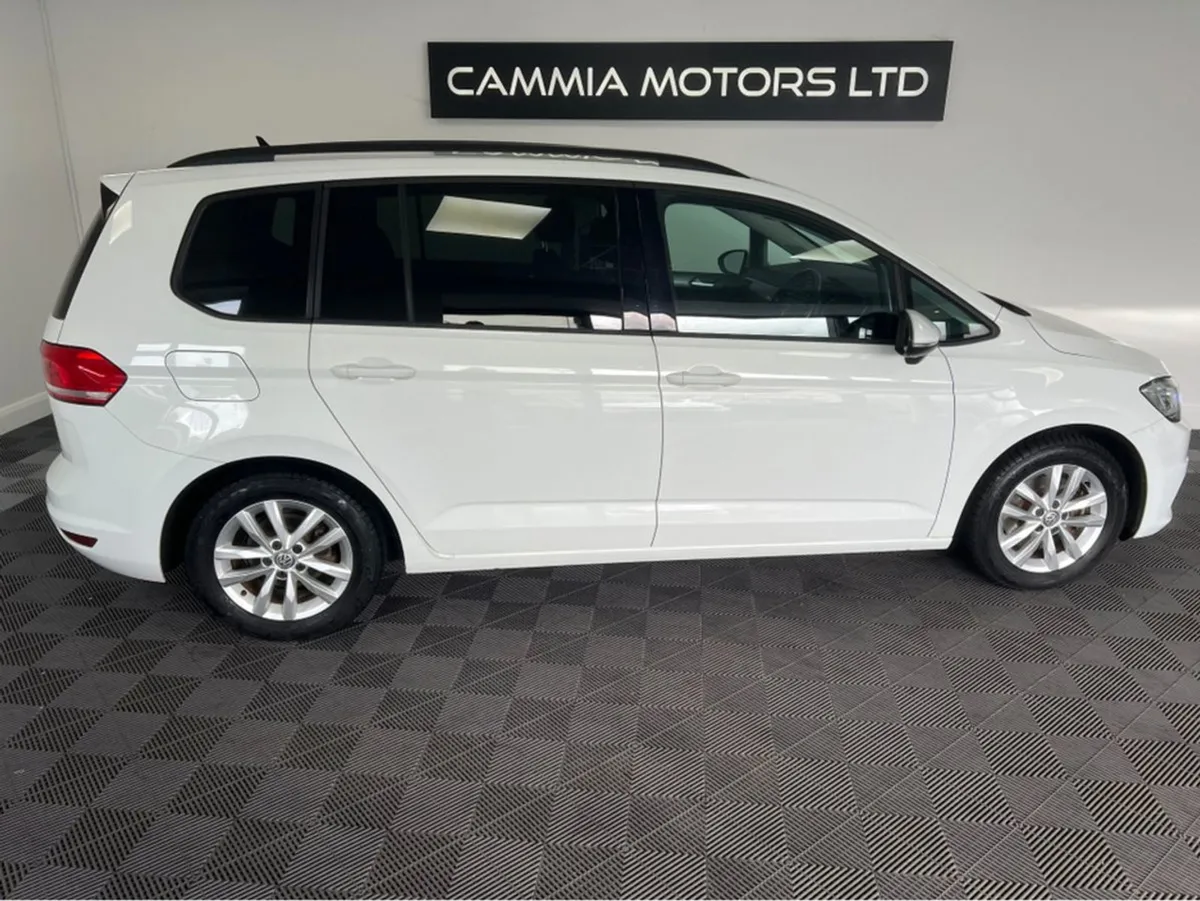 Volkswagen Touran  volkswagen Touran   low Mileag - Image 4
