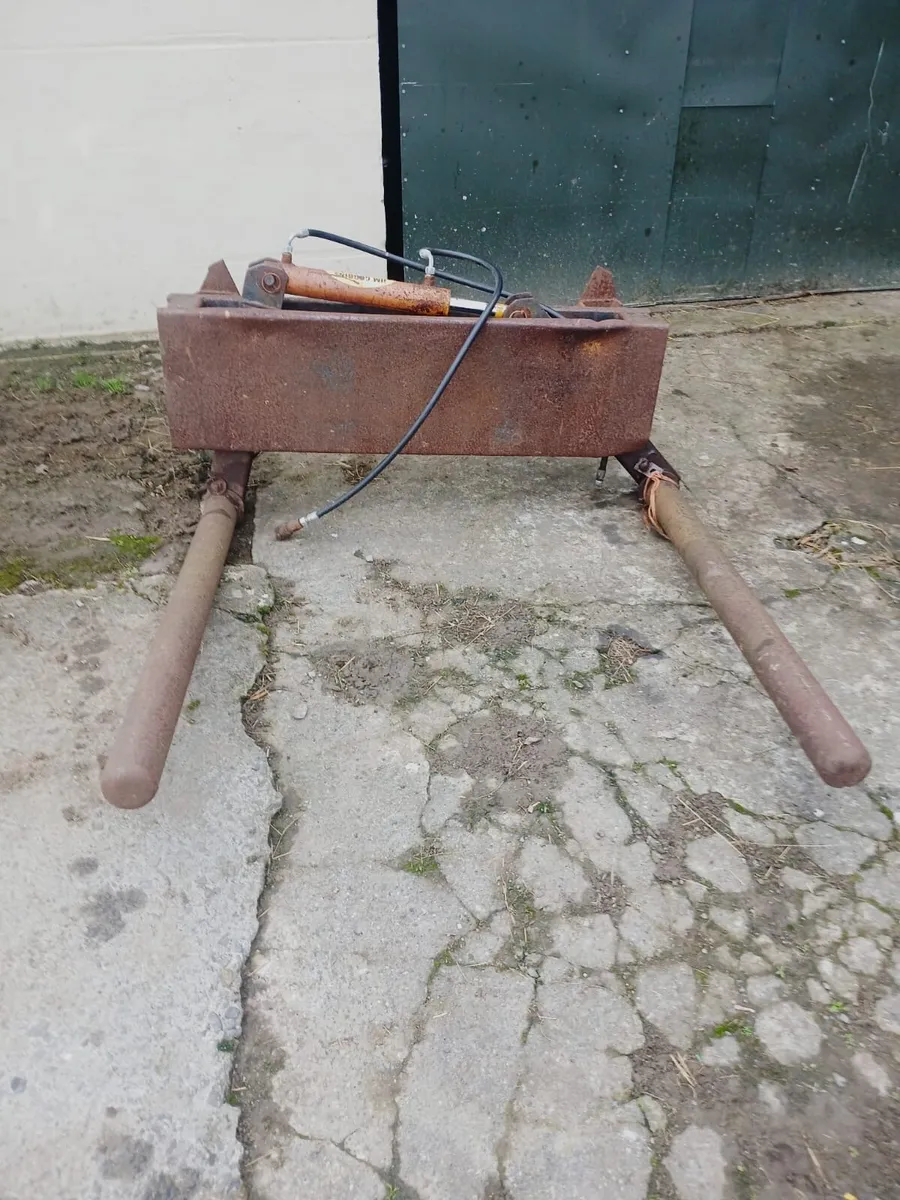 Bale Handler