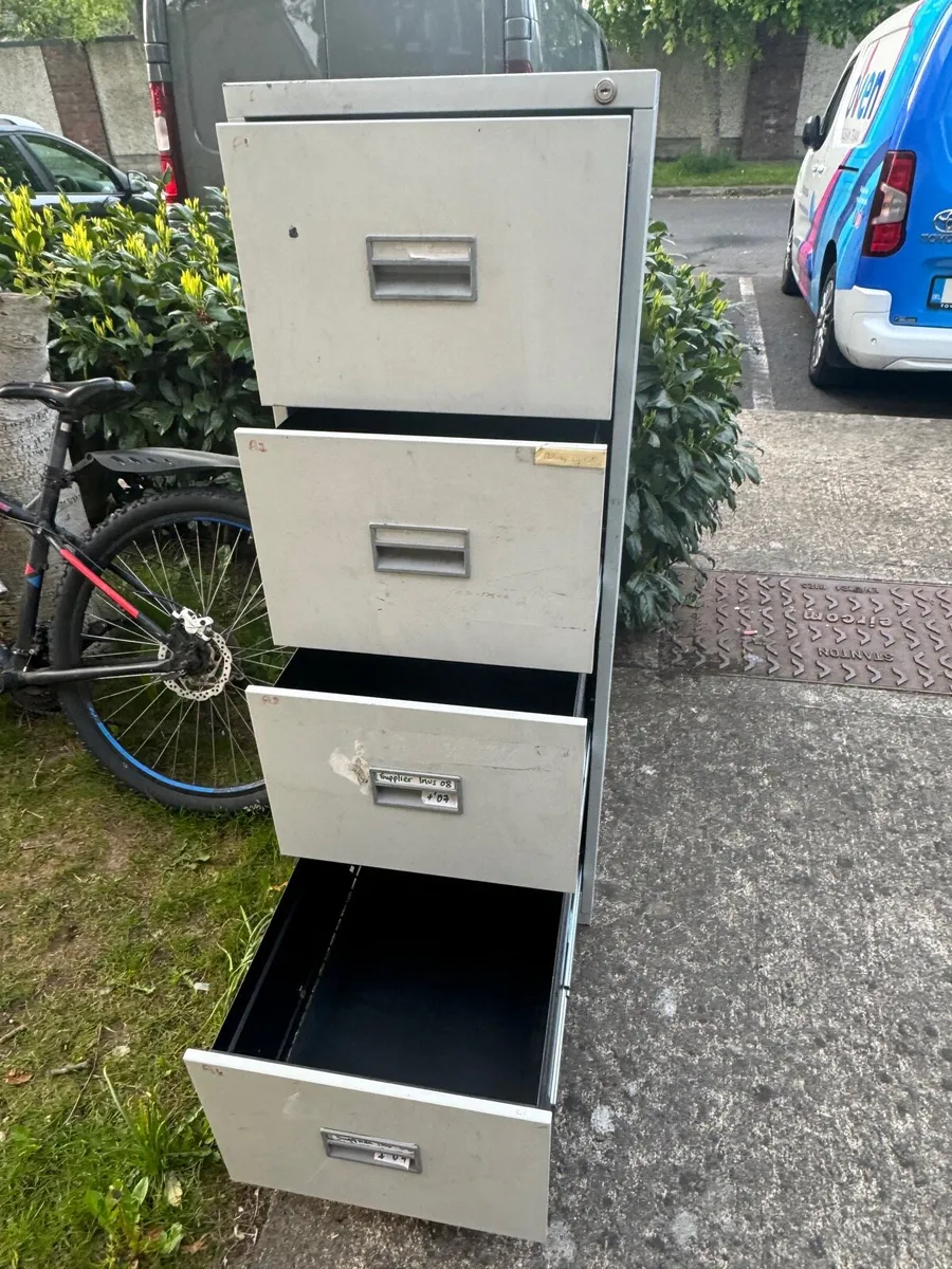 2 Good quality and condition aluminium shelf - Image 2