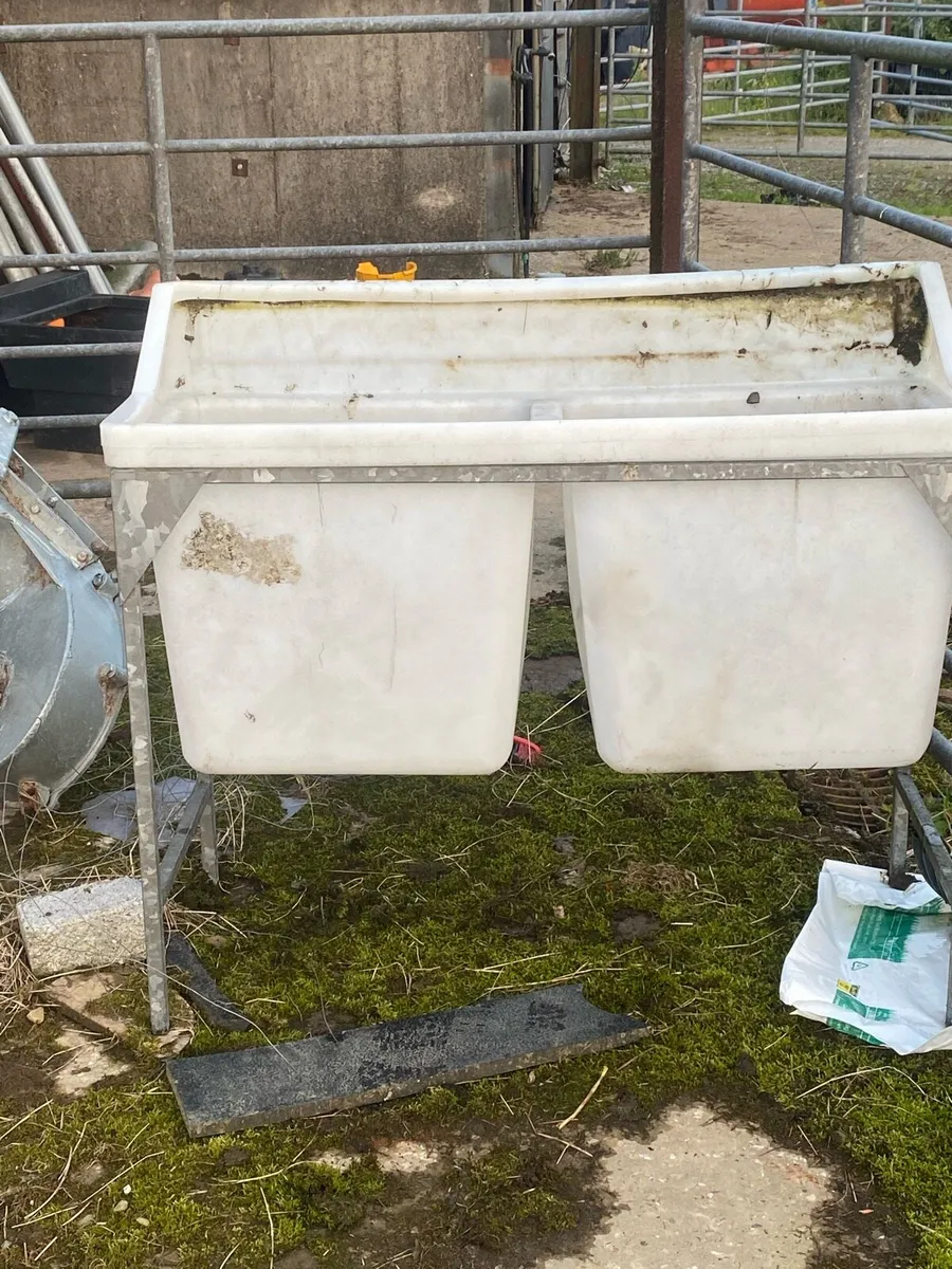 Jfc double 55 gallon wash trough with stand