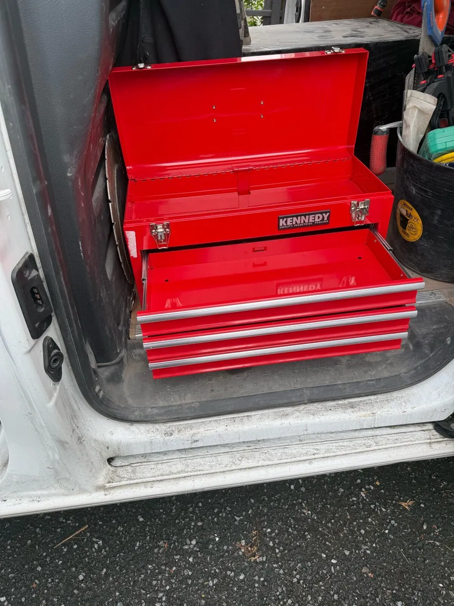 Tool box with draws - Image 1