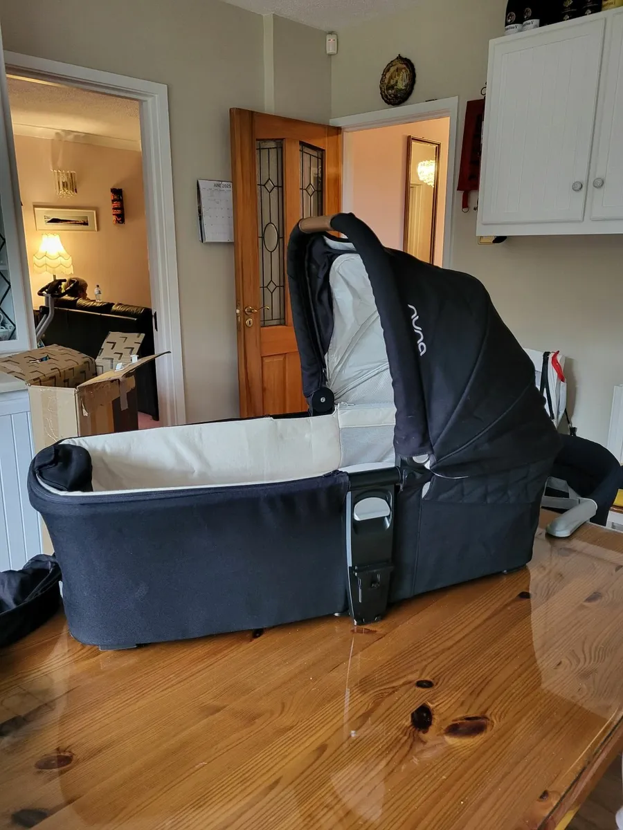 Nuna Baby Carrycot Mixx Caviar - Image 1