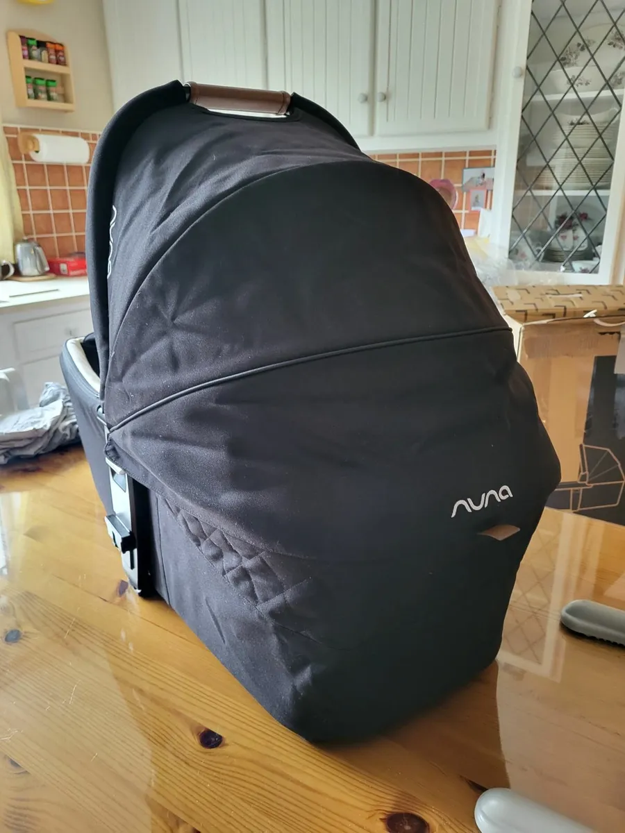 Nuna Baby Carrycot Mixx Caviar - Image 4