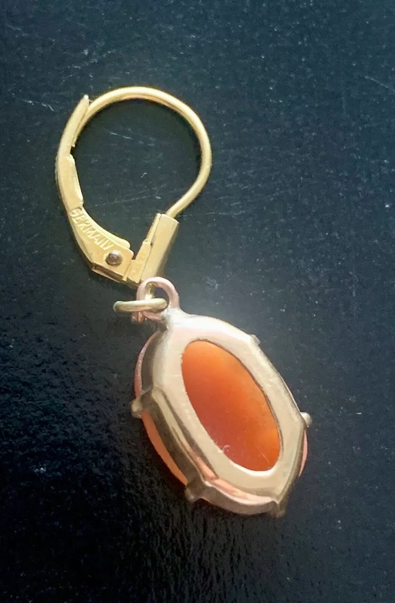 Vintage 9ct gold cameo earrings - Image 4