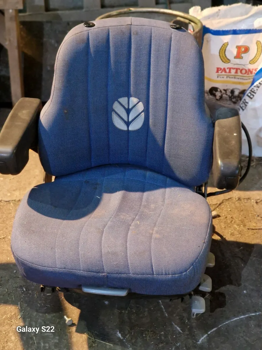 Tractor seats - Image 1