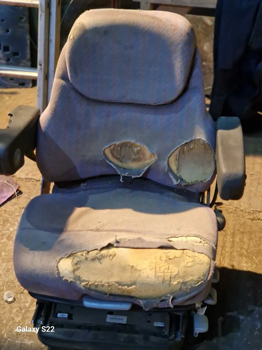 Tractor seats - Image 2